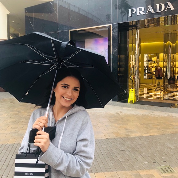 Meet your Posher, Gigi - Picture 2 of 3